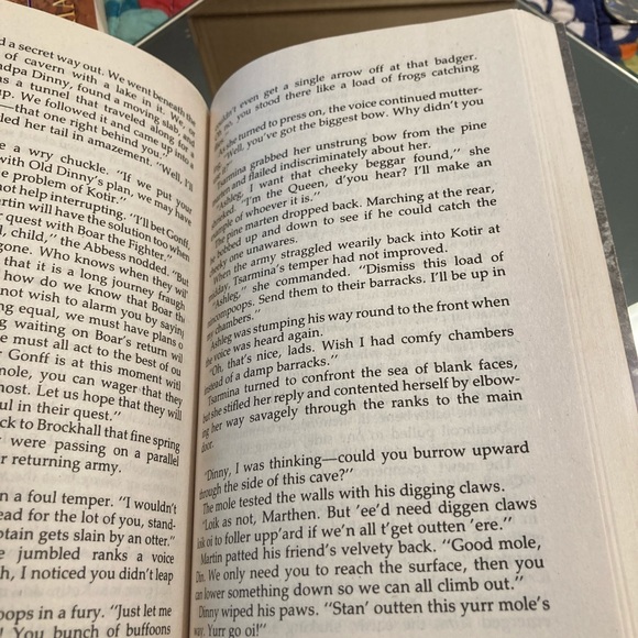 Redwall Mossflower by Brian Jacques, paperback - Picture 4 of 6